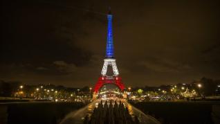 ct-photos-eiffel-tower-in-the-french-flag-s-co-006